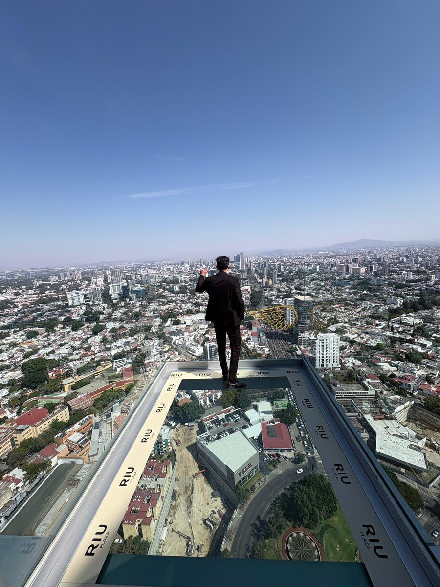 urielexs tweet media