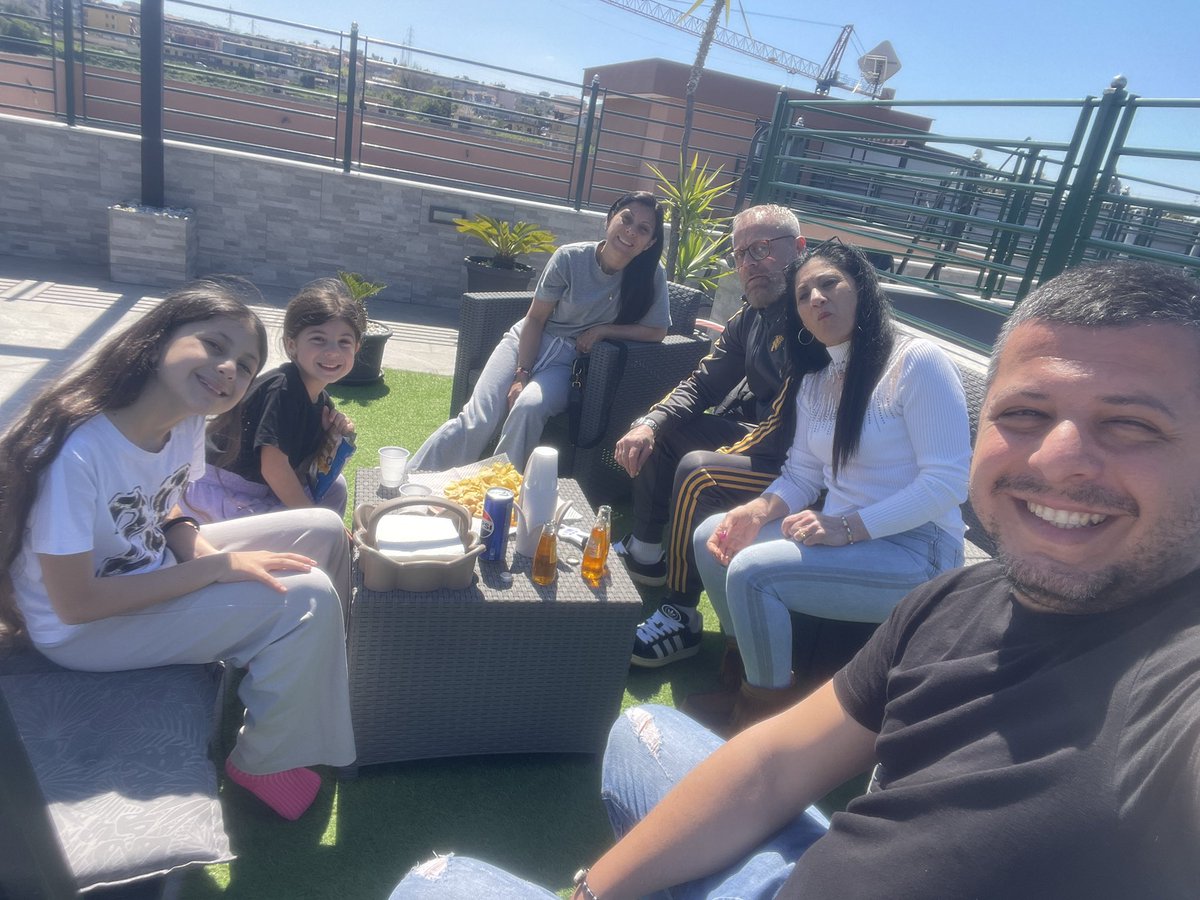 FrancescoVerdic's tweet image. …il #terrazzo c’è…il #sole c’è…il #barbacue c’è!
Non ci resta che #sfruttarlo!!! 🤣
#BuonaPasquettaATuttiVoi 🥩🕊️🍷
