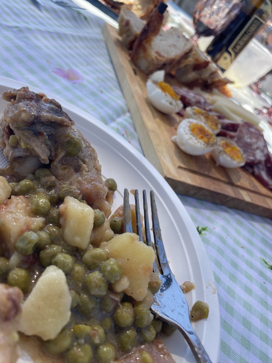 FrancescoVerdic's tweet image. …il #terrazzo c’è…il #sole c’è…il #barbacue c’è!
Non ci resta che #sfruttarlo!!! 🤣
#BuonaPasquettaATuttiVoi 🥩🕊️🍷