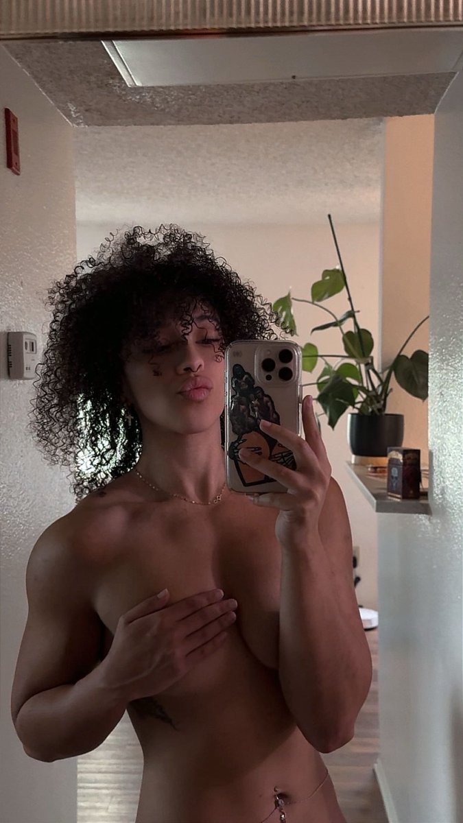 boootayyyy_'s tweet photo. Oh hi ;) https://t.co/SARk9FhuPy