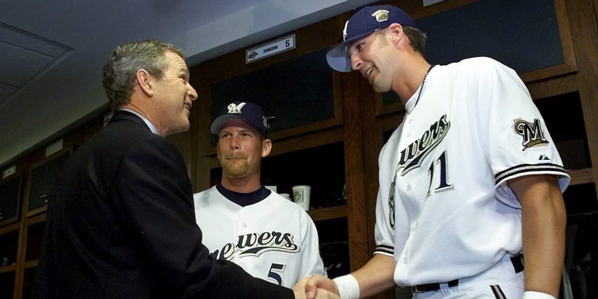 2001 Live tweet media