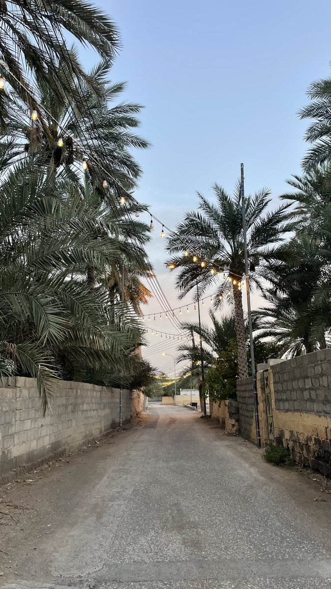 20rxb's tweet photo. مُفرِط في التمني ، مُنهك من السعي ، تُثقلني الأيام ولا أبلغ شيئاً ولكني ساعٍ ، يارب أدركني قبل ان يخذلني الطريق https://t.co/iCJvnCVmoz