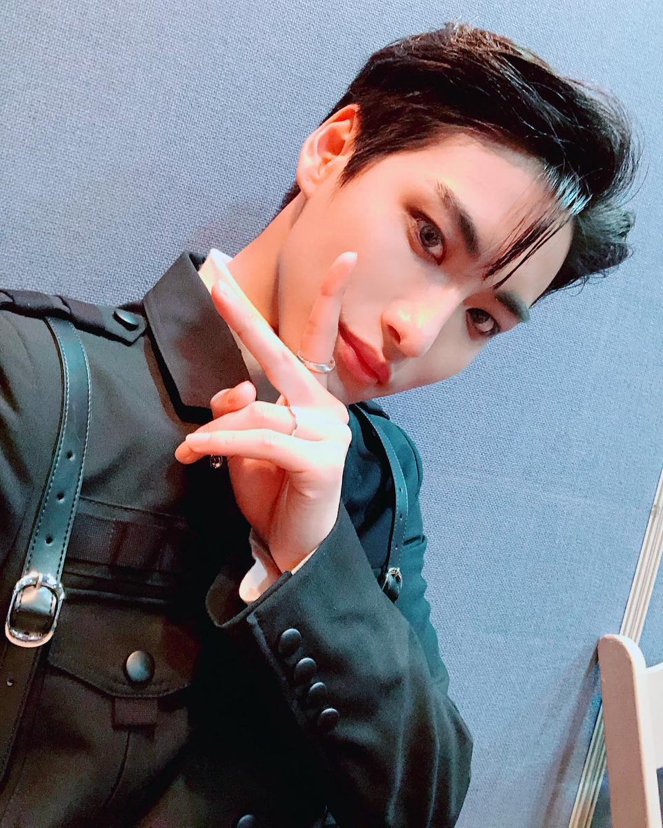 thebluehawkz's tweet photo. Claramente yo no iba a perderme el #sh𝕚noʼ𝜗𝚍αy, es por eso que desde bien temprano estoy disfrutando de #𝒢𝟿𝟿𝟿ー𝕝αd𝕚e y me siento lleno de energía para apoyar siempre a la guapísima @animetiion, ¡espero wir siga prosperando!

໒ ur 𝗮𝗿𝗶es boy, Ᏼellamy ݁ ˖Ი𐑼⋆ https://t.co/UyTEM8wzVC