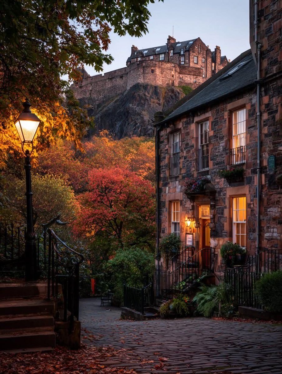 Natursee's tweet photo. Autumn in Edinburgh looks unreal. https://t.co/mleqD06IsE