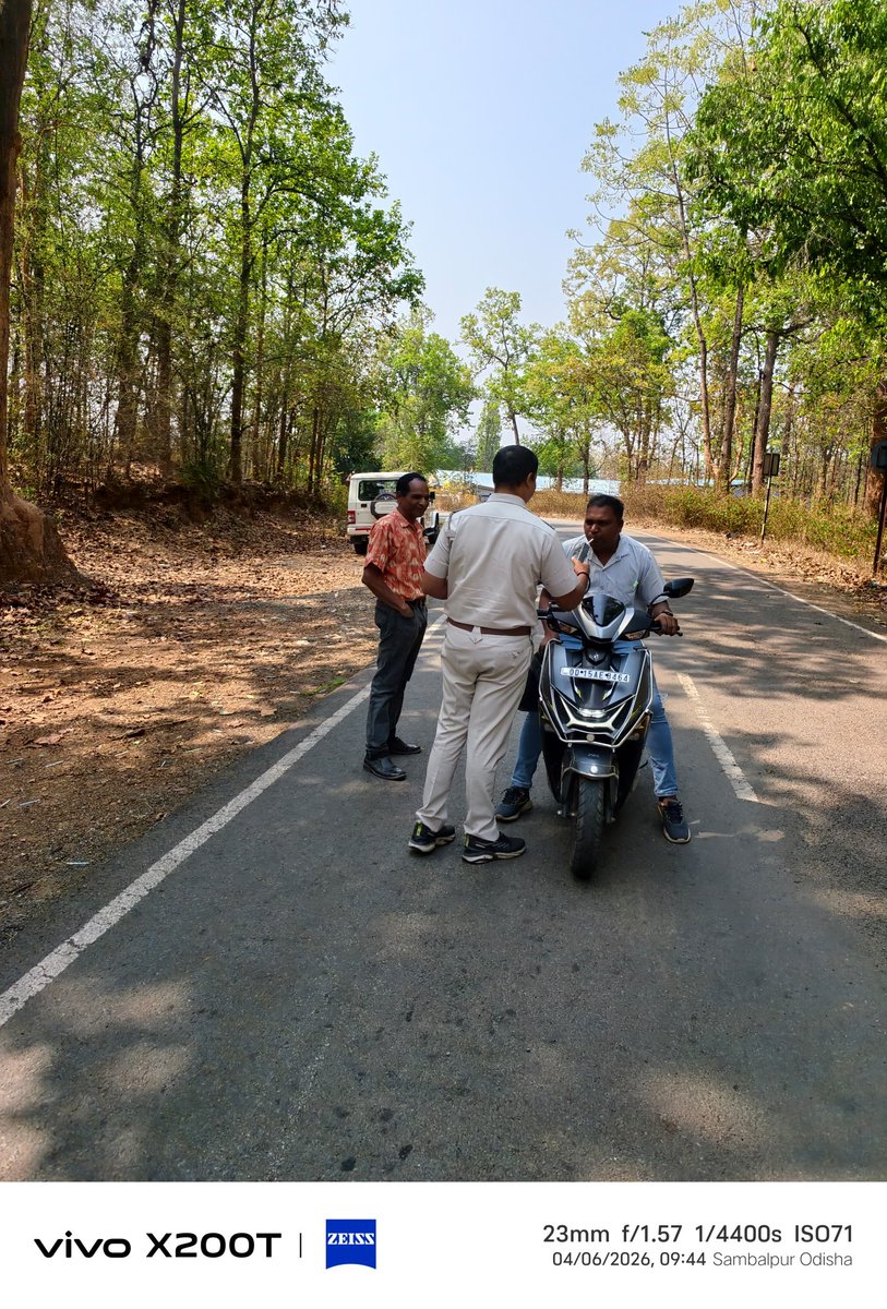 RTO_SAMBALPUR's tweet photo. Strict enforcement drives are being carried out at multiple locations across Sambalpur district, with a focused crackdown on drunken driving. Continuous road safety awareness activities are complementing this to promote responsible driving behaviour. @STAOdisha @SpSambalpur https://t.co/oWEuTJAHao
