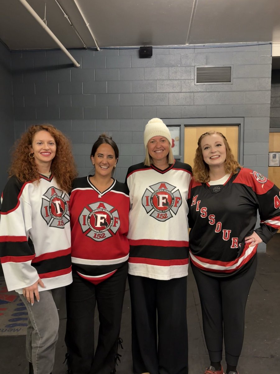 Fogle4MO's tweet photo. Had a great time at the annual Guns &amp; Hoses Charity Hockey Game cheering on good friends! A heck of a game! https://t.co/1x3P3BiQFl