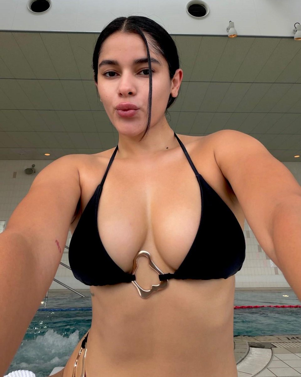indianbiki71524's tweet photo. Meghna Kaur Bikini 👙👙👙 
.
.
.
#meghnakaur #shetroublemaker https://t.co/rMe3aWQuYV