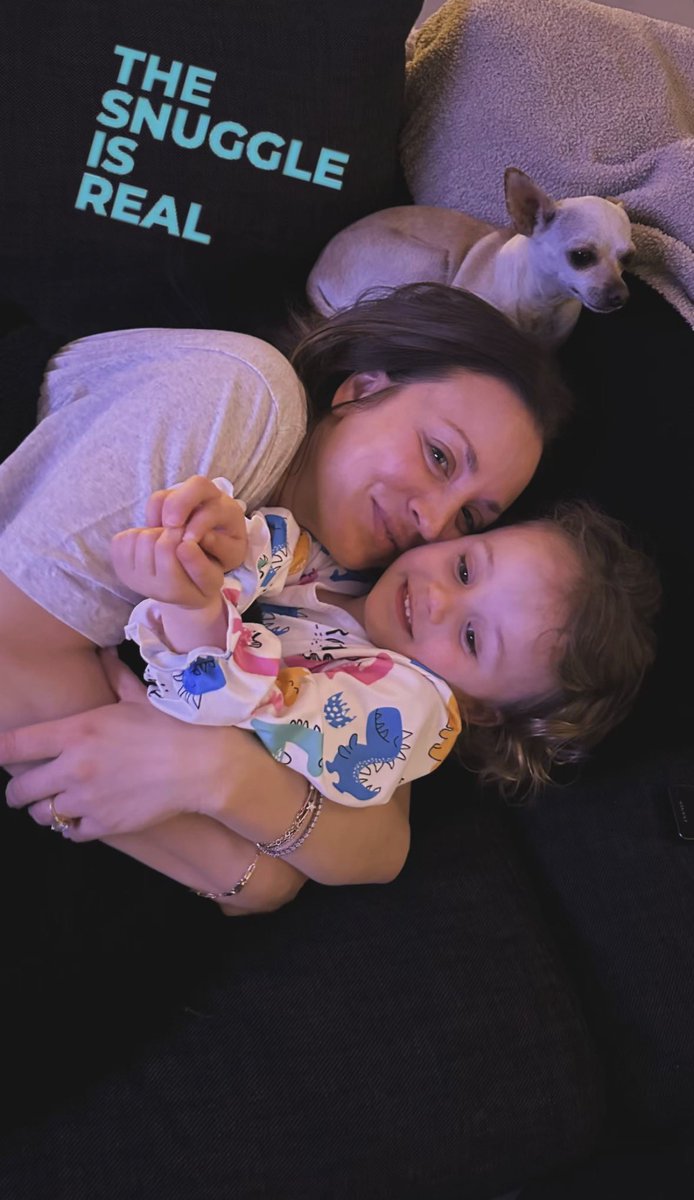 kaley cuoco tweet media