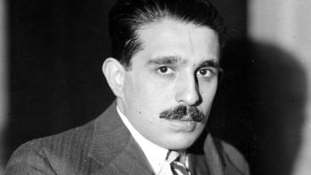 Arkadiu62892963's tweet image. 125 lat temu we Lwowie urodził się Marian Hemar, pisarz, satyryk, autor tekstów piosenek, dramaturg, kierownik literacki teatrów rewiowych; od 1939 przebywał na emigracji; autor tekstów m.in. piosenek „Upić się warto”, „Ten wąsik”, „Nikt, tylko ty”#poci