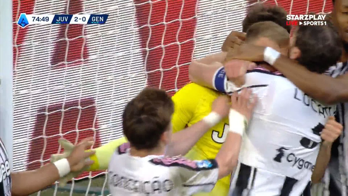 تصدي دي غريغاريو حارس يوفنتوس لـ ركلة الجزاء أمام جنوي 