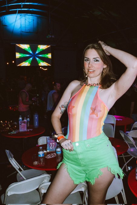 𝕸𝖆𝖓𝖟𝖎 𝕽𝖆𝖊 - 2 pic. me: dang why was everyone like all over me at the party the other night me upon seeing the photos: oh https://t.co/koSRpxPwnt