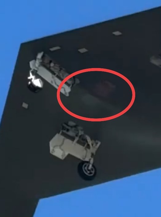 ReinaldoDMM's tweet image. 🇺🇸 RQ-180

Las imágenes son suficientemente buenas para poder apreciar las "ventanas" para los sensores. 👉🏻⭕ 
#RQ180 #USAF