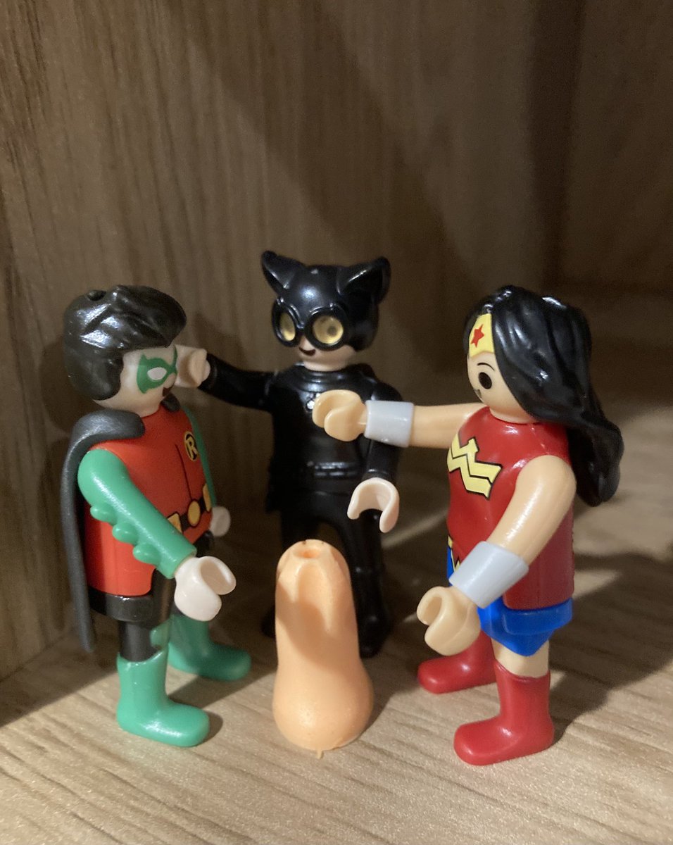 Pääsiäisseimi 😅 #kindermuna #robin #catwoman #wonderwoman 🦸‍♀️🦹🏻‍♂️🦹