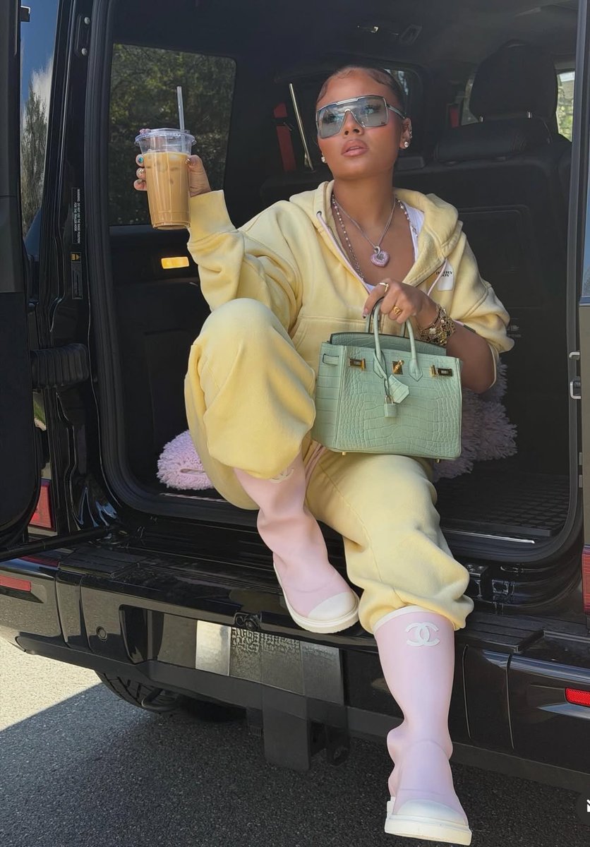 Bodega Baddie tweet media