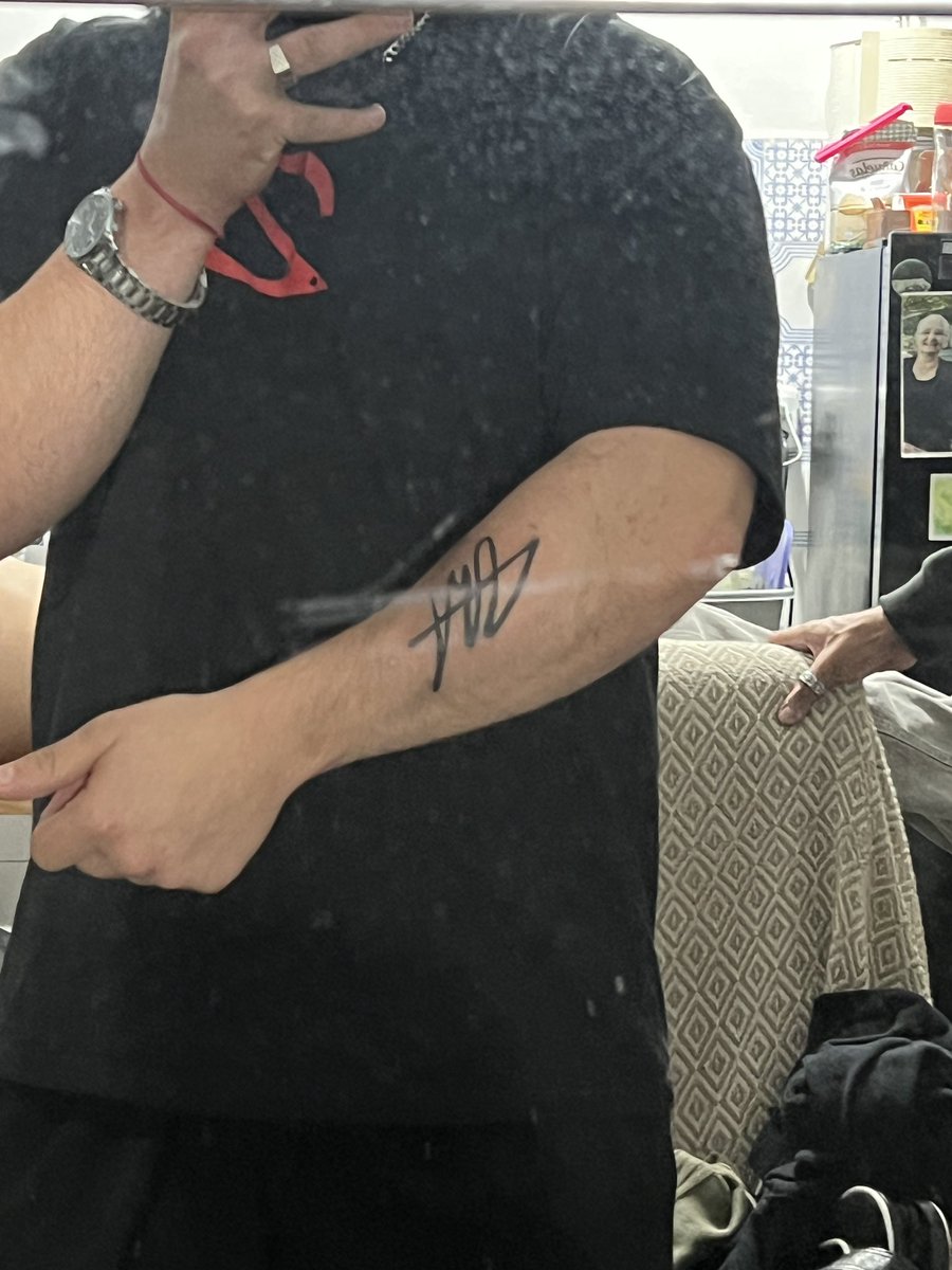 FavrettiFede's tweet photo. 5/4 Los pibes en la dark, un whisky y una firma con el gordo, tatuaje con el kolo y uno de los mejores días de mi vida.

@aguszeballos17 @unxdeporahi @MateoLazo9 https://t.co/6DTnUFTJuL