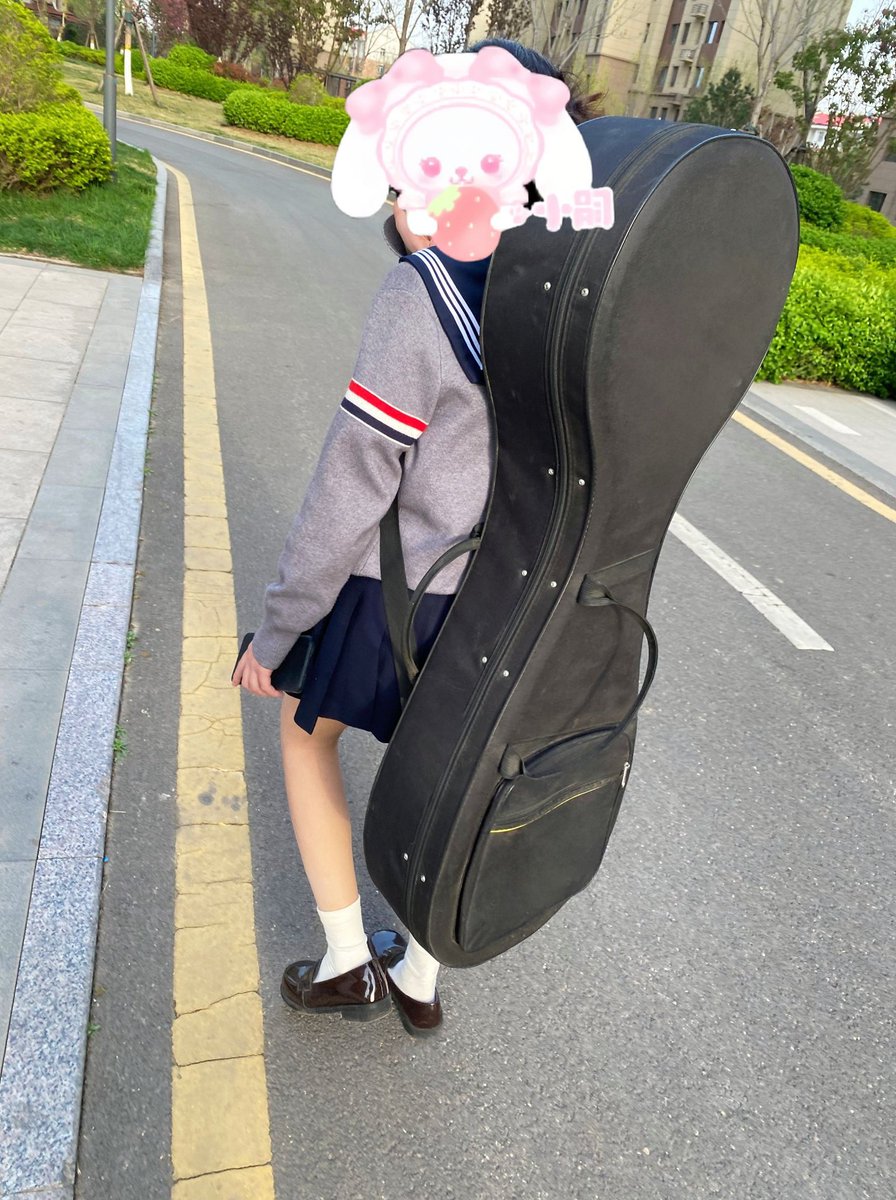 MARINA_20009's tweet photo. 我讨厌上专业课但是和朋友一起玩很开心 https://t.co/JEwi45fE6J