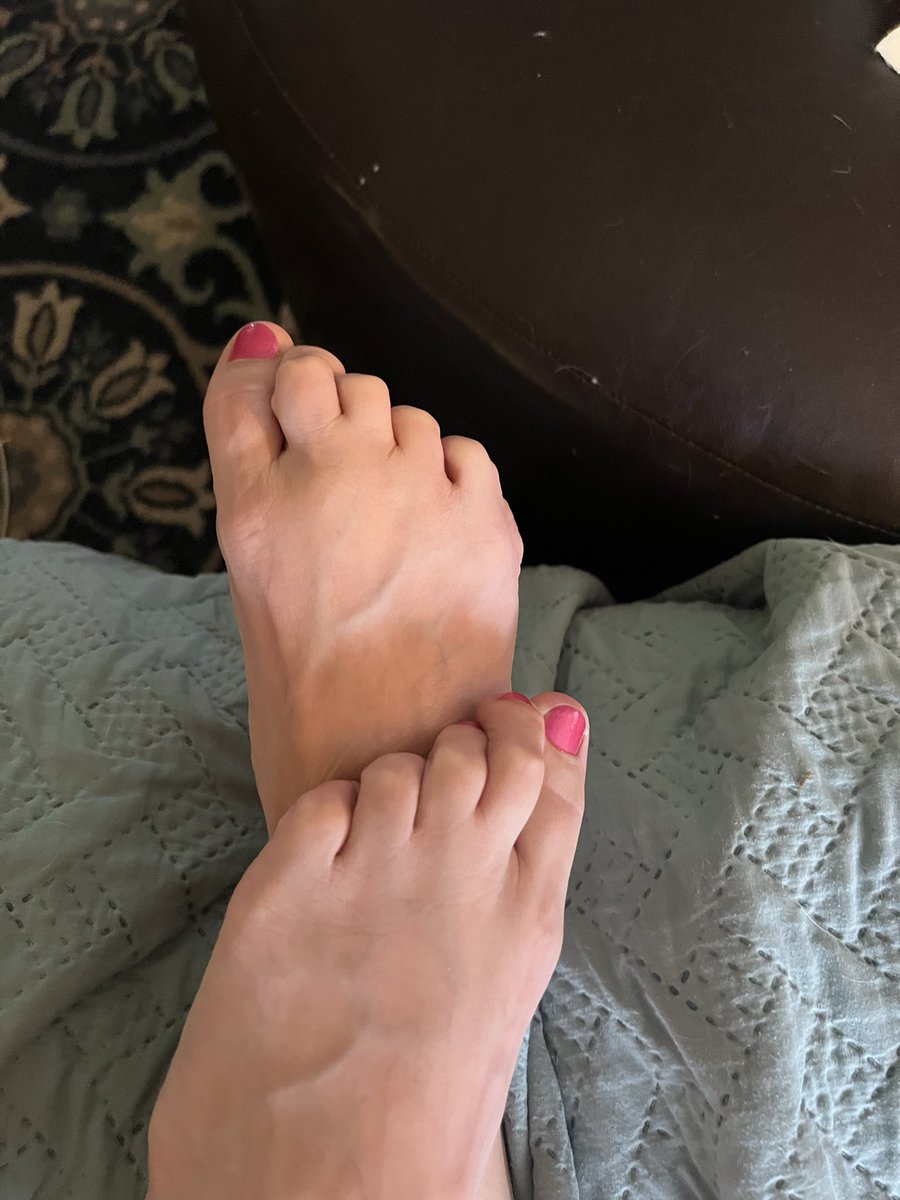 GemGoddessToes's tweet photo. #FootFetish
•  #Feet
•  #FeetPics
•  #Soles
•  #Toes
•  #PrettyFeet https://t.co/ZnmKunu8FZ