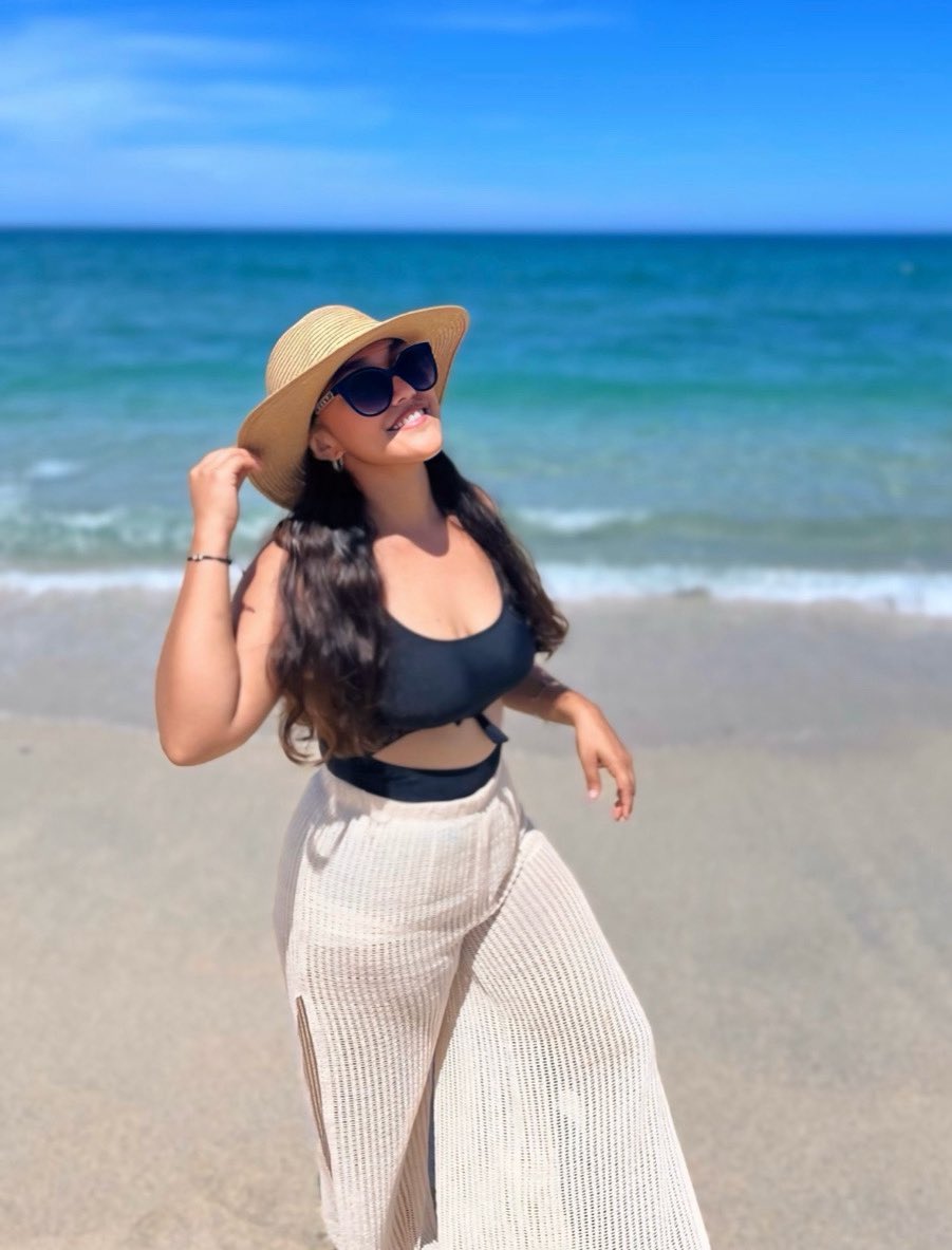 Betritchie's tweet photo. ⛺️👙⛱️🌊☀️ https://t.co/2ROEADKbjt