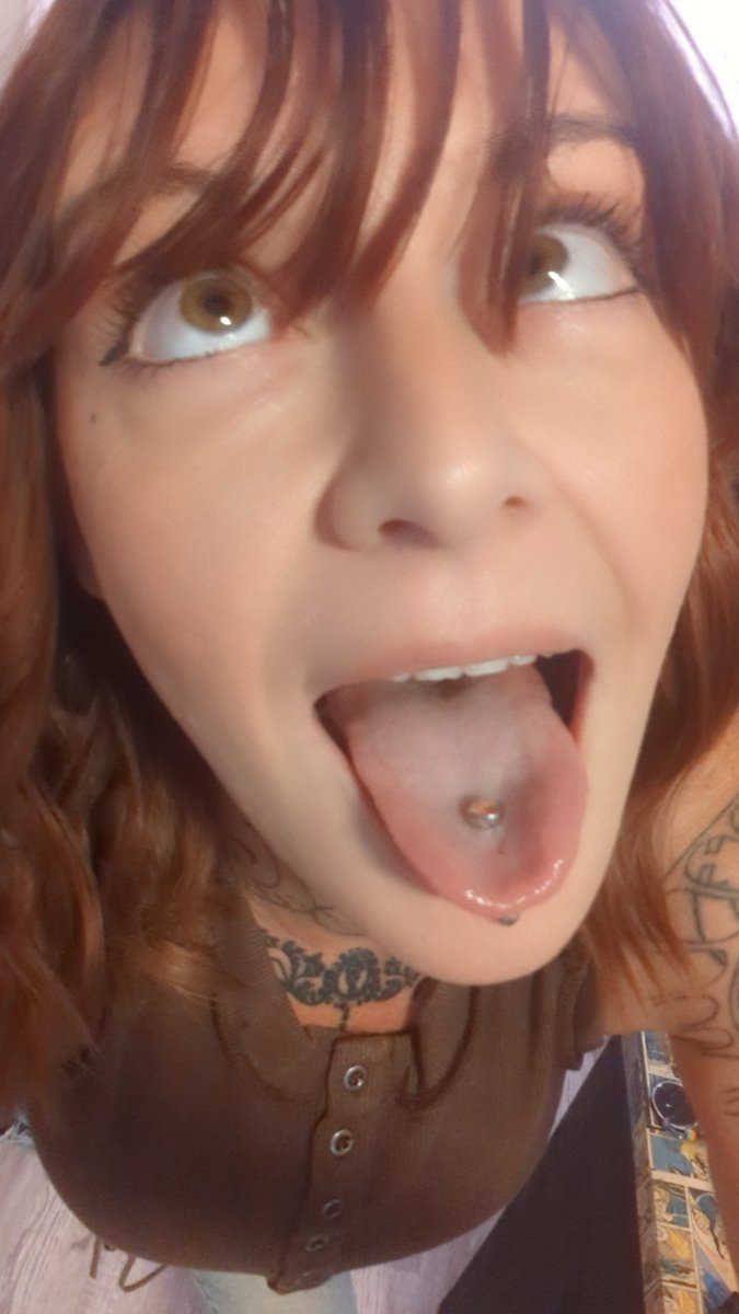 XxSkinderellxX's tweet image. Here's some #Monday motivation. It's okay to lose your mind. That thing was talking too much anyways 😜💋👅
#Tongue #Lips #kiss