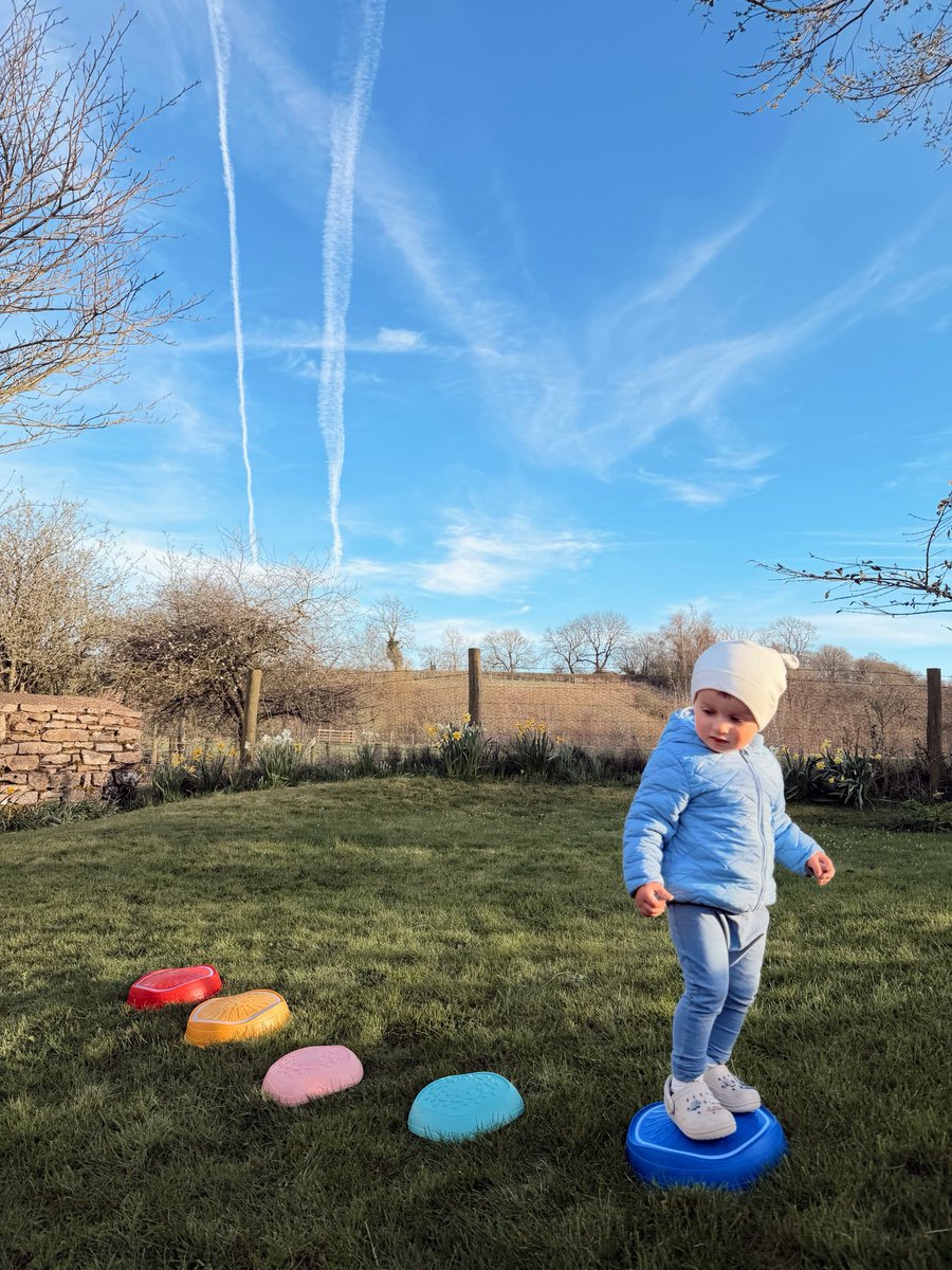 суцільна халепа tweet media