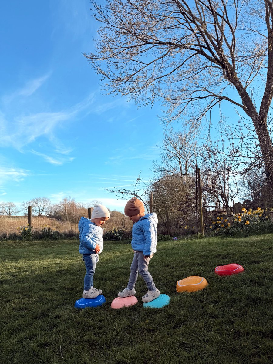 суцільна халепа tweet media