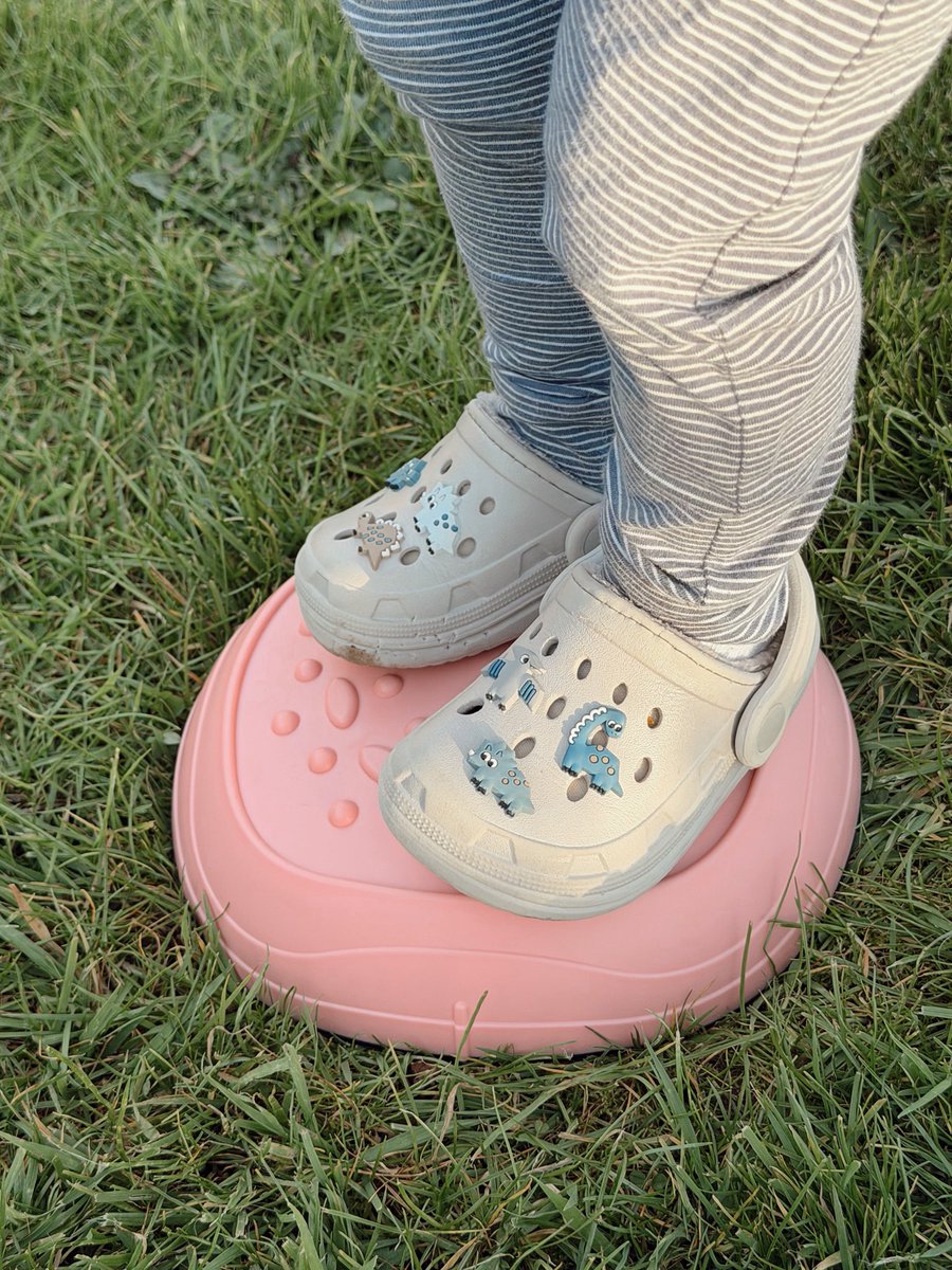 суцільна халепа tweet media