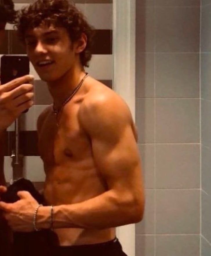 lewis kimi fanatic ⁴⁴ ¹² tweet media