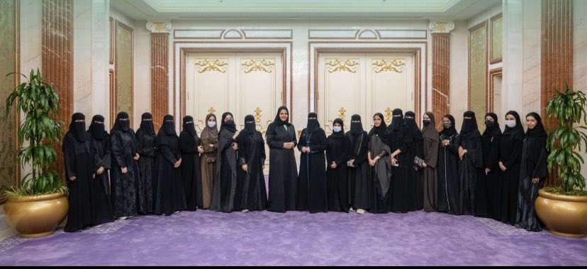 N7nr2's tweet photo. تشرفت اليوم بزيارة مجلس الشورى ضمن مقرر الحوار الصحفي، حيث حضرت جانب من الجلسة مباشرة واطّلعت على آلية عمل المجلس وسير الجلسات 
وكما سعدت باللقاء مع معالي مساعد رئيس مجلس الشورى ، الدكتورة حنان الأحمدي. 

تجربة ثرية ومُلهمة أعتز بها 🇸🇦✨ @AishahAlotaibi5 https://t.co/m3EDkxa7hH