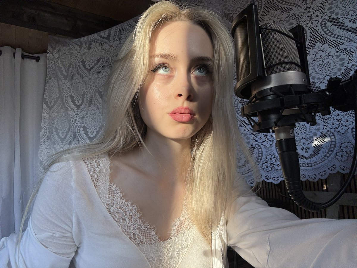 erin lecount tweet media