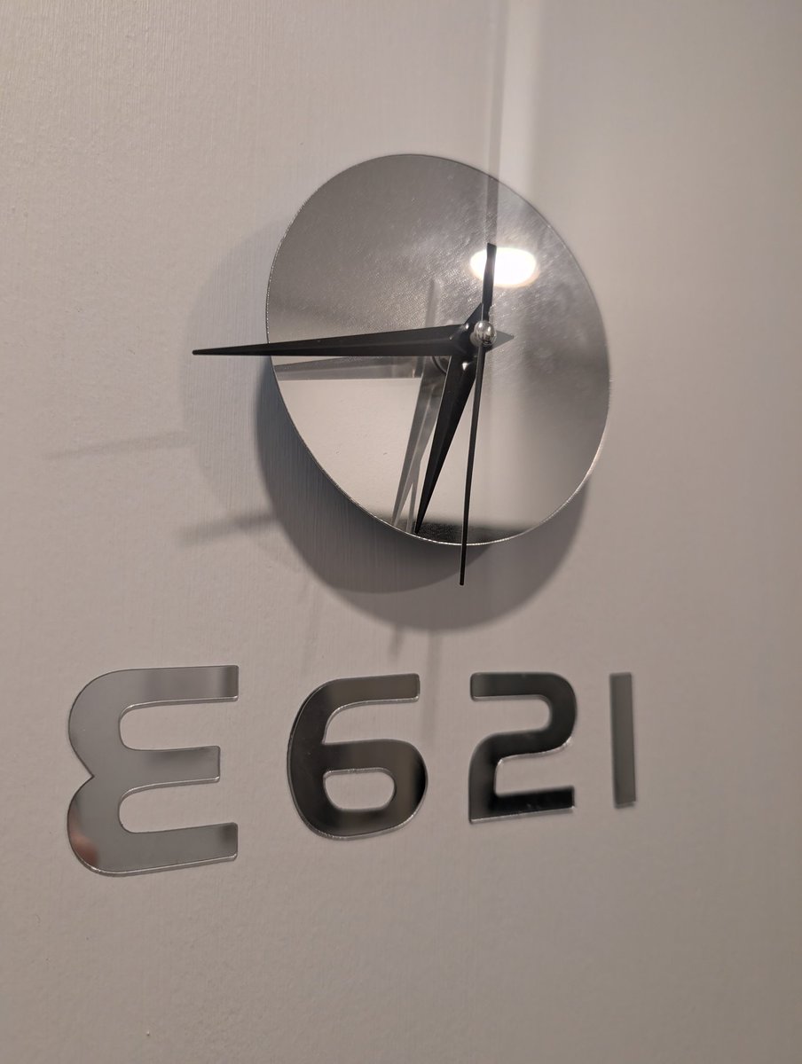 Lewdzra's tweet photo. TIL you can rearrange the numbers on every 90 degrees of a clock face to spell out e621 👀 https://t.co/3Q3NGxJW9G