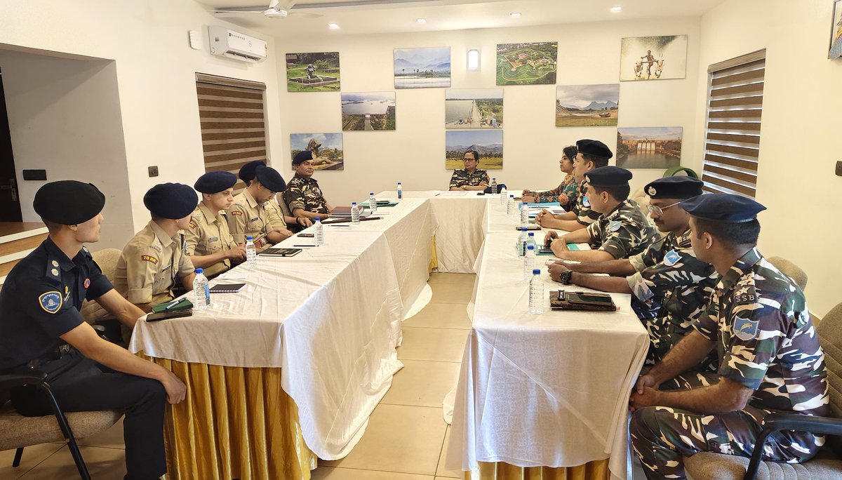 SSB_INDIA's tweet image. Smt. Rekha Lohani, #ADGSSB, reviewed election preparedness in #Kerala during her visit to #Palakkad district.

She interacted with #SSB #Jawans and boosted their morale and urged them to discharge their duties with dedication &amp;amp; ensure free, fair and peaceful elections.

She also