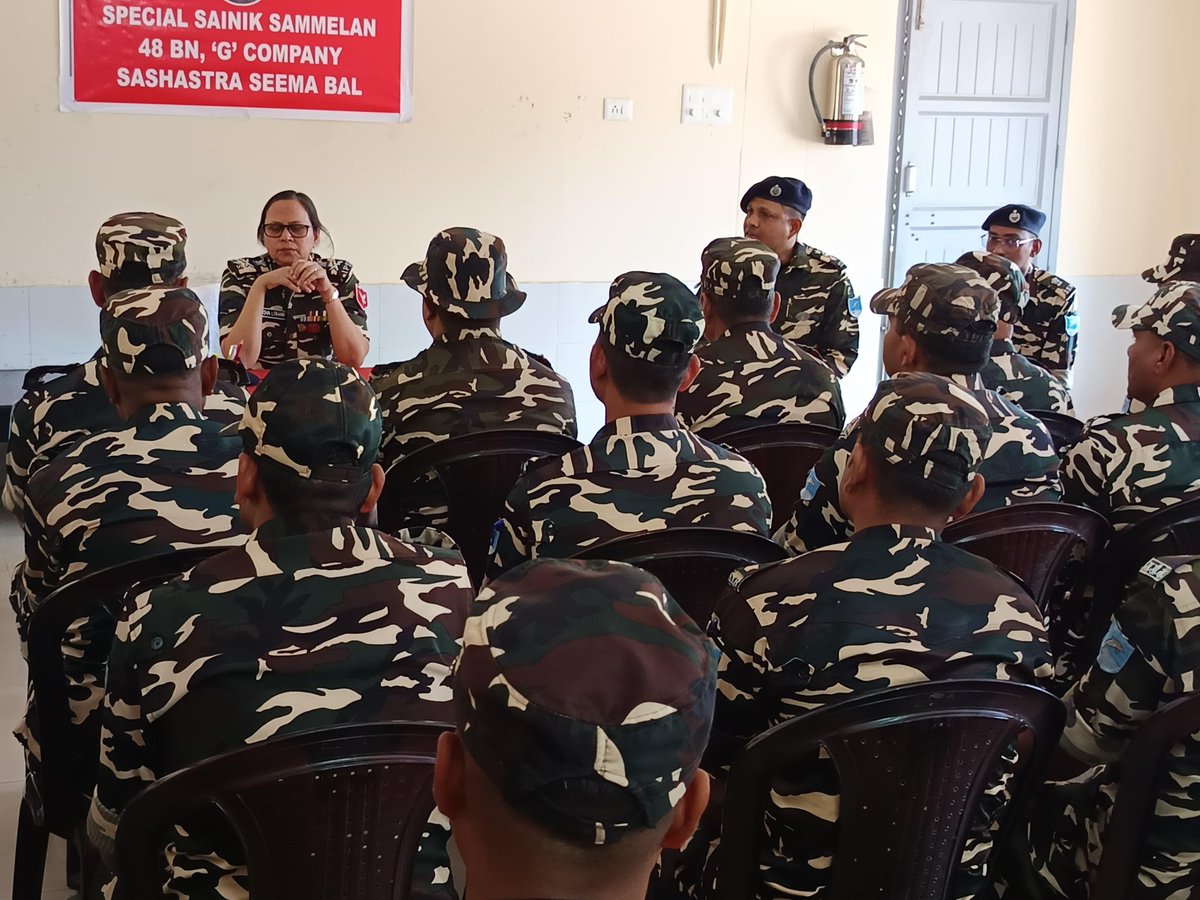 SSB_INDIA's tweet image. Smt. Rekha Lohani, #ADGSSB, reviewed election preparedness in #Kerala during her visit to #Palakkad district.

She interacted with #SSB #Jawans and boosted their morale and urged them to discharge their duties with dedication &amp;amp; ensure free, fair and peaceful elections.

She also