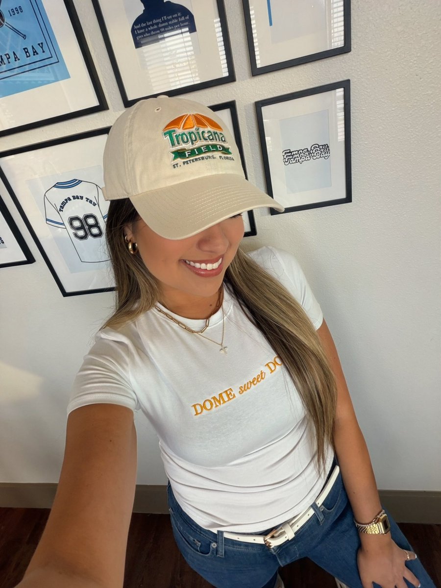 TayVictoria8's tweet photo. A moment for the fit, a moment for her. 🍊 https://t.co/rxzWLxREsD