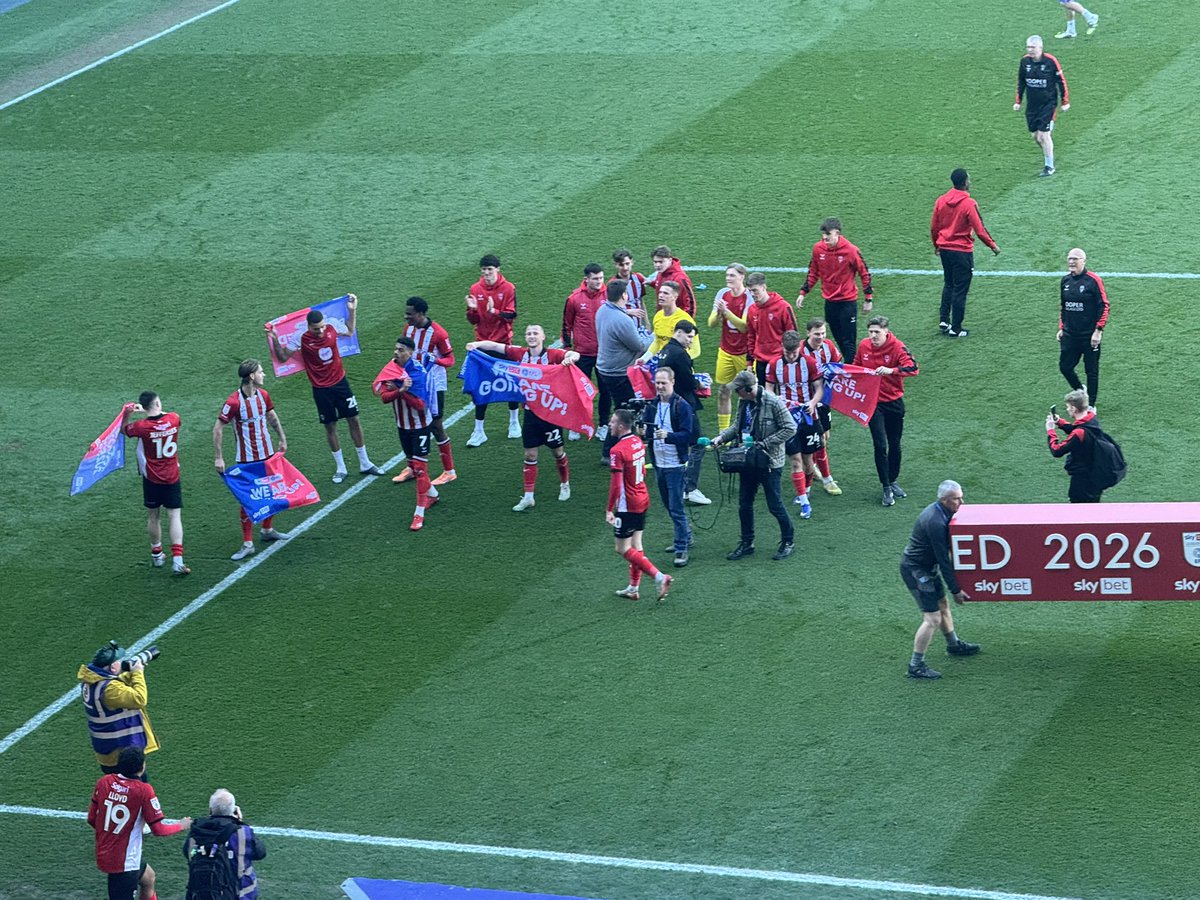 CallumRoper1's tweet photo. This team, this club. What a season! Quite the way to wrap up the Easter weekend. https://t.co/WQq1D4FhHX