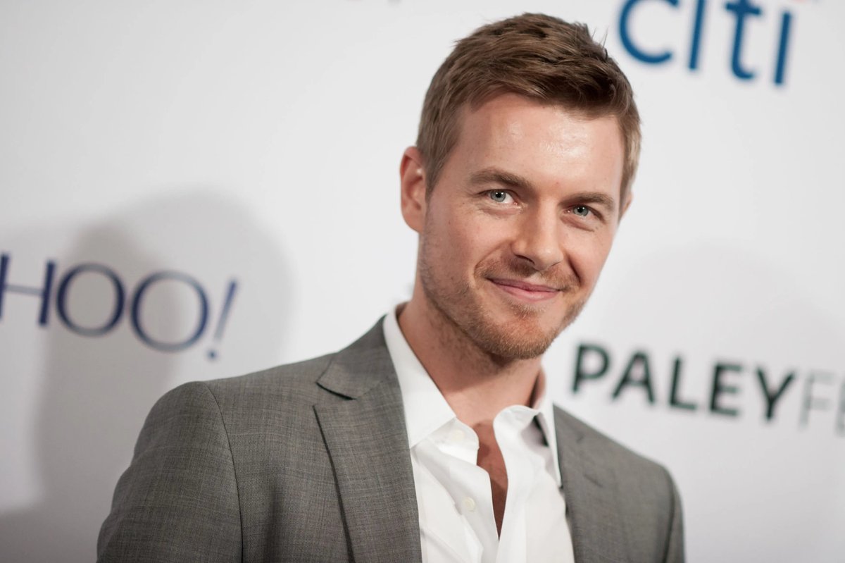JuanC_Rdgz's tweet photo. 📺 Happy Birthday Rick Cosnett 🎂📺
#RickCosnett #TheFlash #EddieThawne #MalcolmGilmore #CobaltBlue #Deathstorm #HappyBirthdayRickCosnett https://t.co/uayyX3WZId