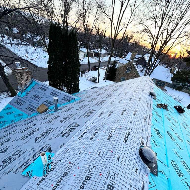 roofswisconsin's tweet image. New stone coated metal shingle roof coming soon... 🏠🔜

#Minnesota #RoofingCompany #MetalRoofs #Wisconsin #Roofs
