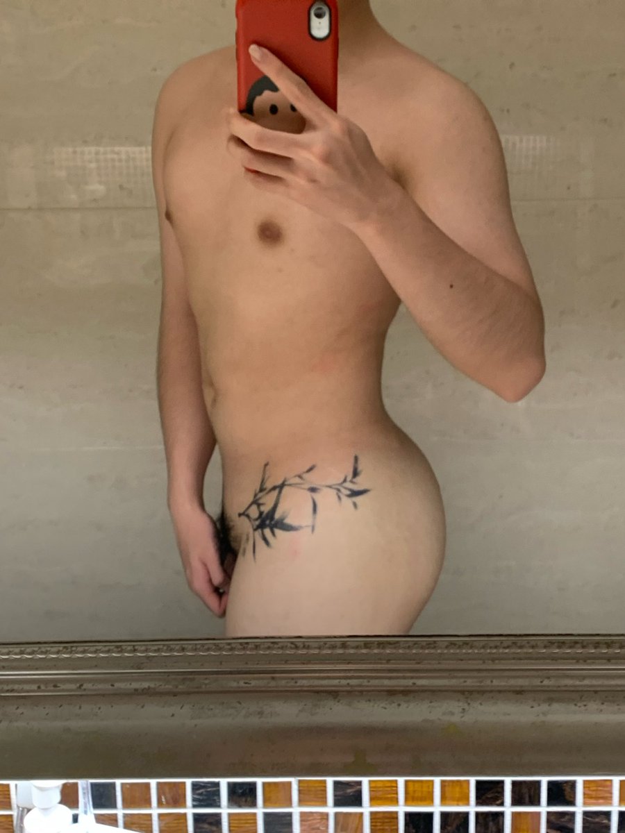 L i zY tweet media