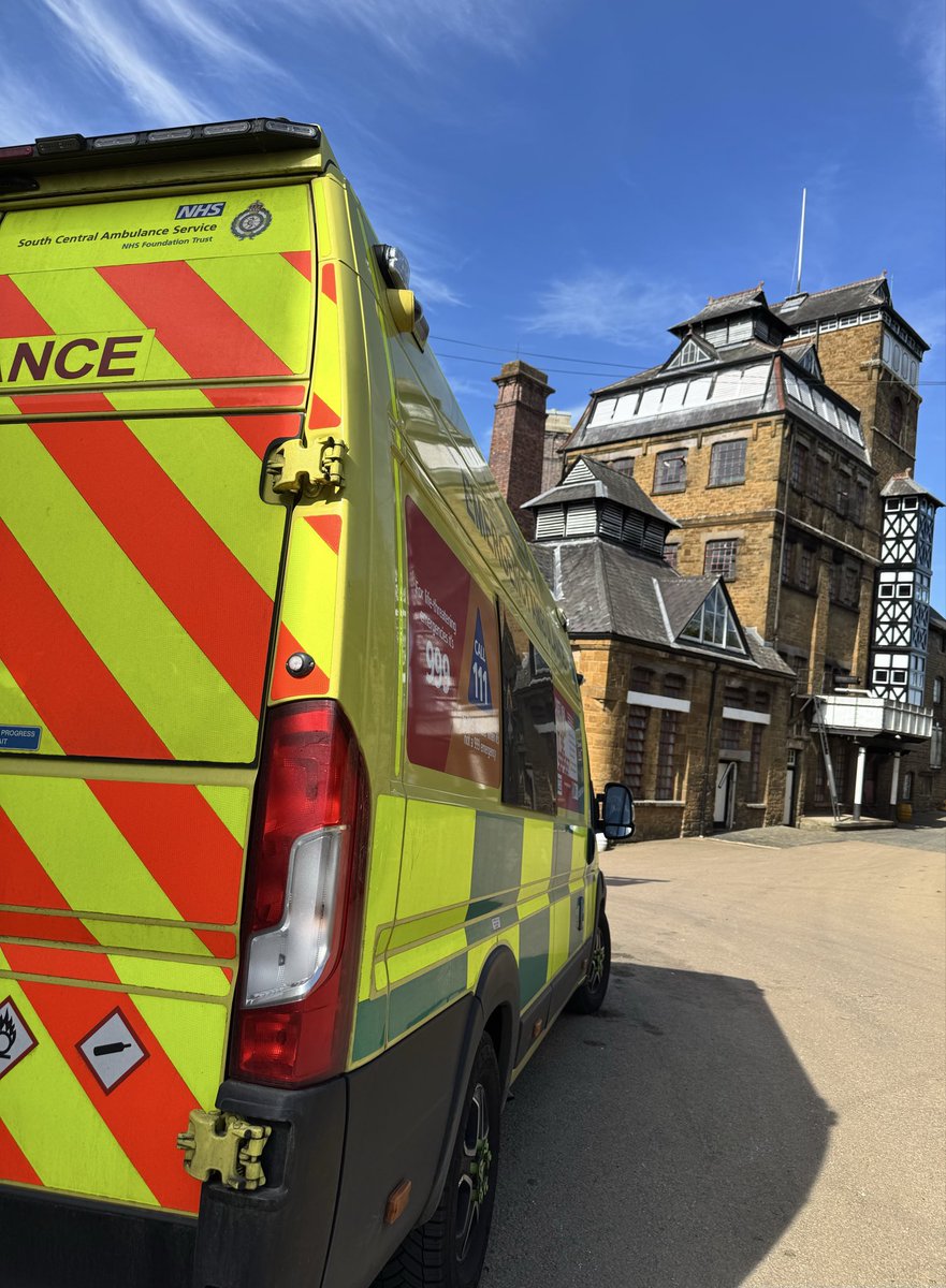 BarbAngel409's tweet photo. #EasterWeekend2026 #Eastervibes a nice bit of sunshine today @SCASJobs @SCAS999 @HookyBrewery #sunshine #teamgreen 🚑🌞😎 https://t.co/HGhuLX0kX2