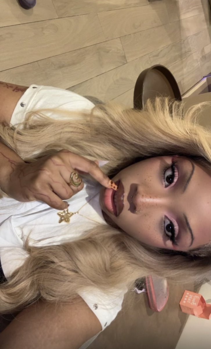 FAVE's FAVE tweet media