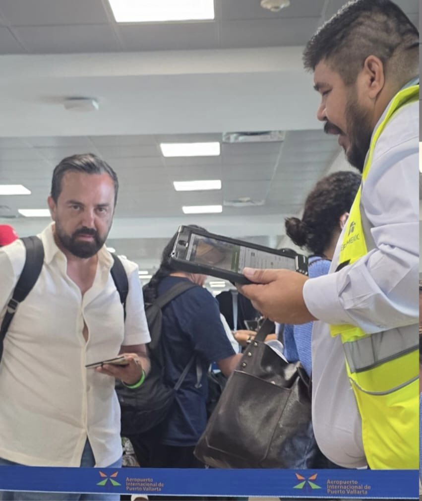 Me recuerda al <a href="/huevocartoon/">Huevocartoon.com</a> huevo poeta cuando está ebrio y dice “que me ves wey que me ves wey…es a mi wey!!??” 
#cerovotosarturo