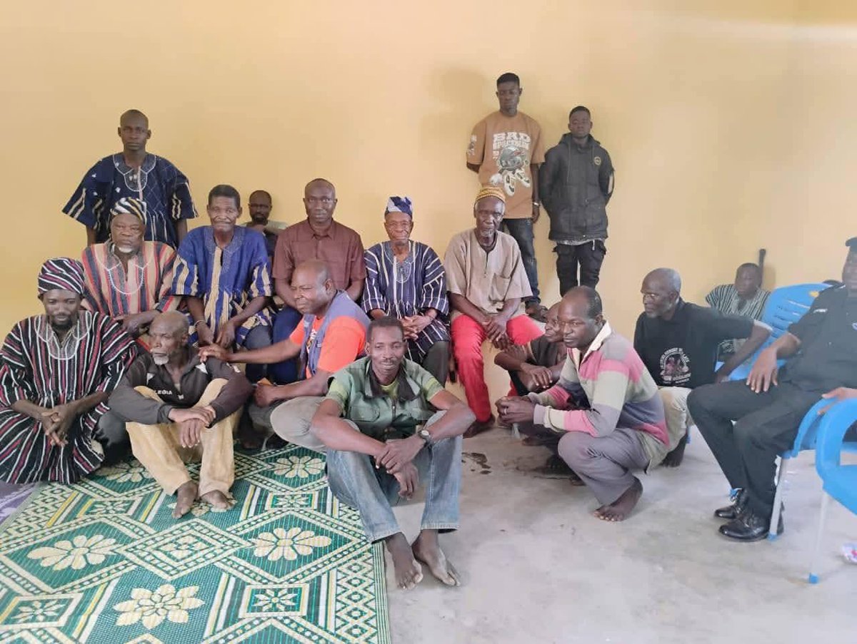 The King and Overlord of the Gonja Kingdom, Yagbon Wura Bii Kunuto Jewu Soale I, together with the Gonja Traditional Council, have played a vital role in restoring peace to Gbinyiri and its environs.

With peace restored, the Gbinyiri Wura has now returned to his community.