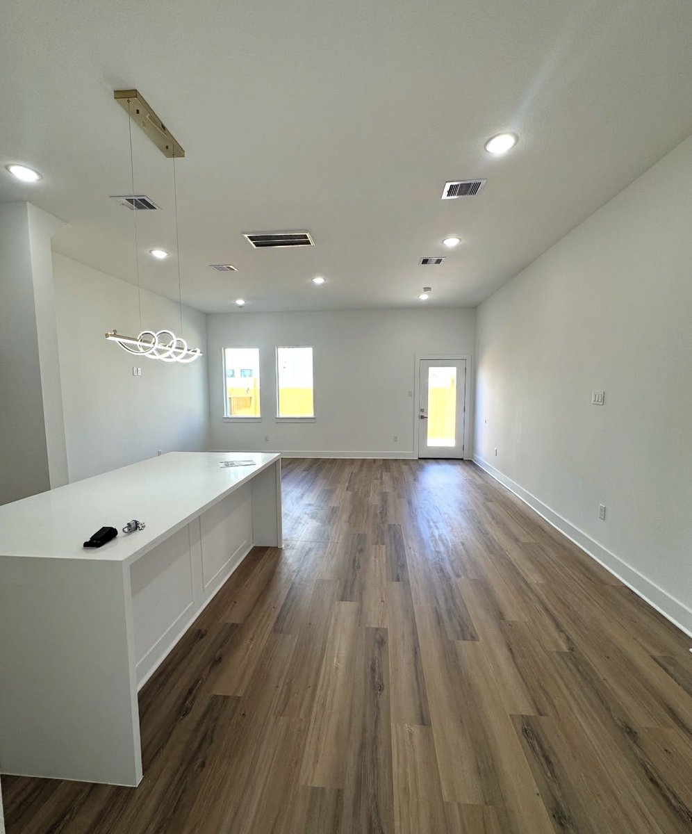 Crystal22473's tweet photo. I bought a house!!🔑💌📦🖼️
I’m so grateful for God's timing and provision and most especially my trading account manager Mr @Nathan_611 
Words can’t really express how much I feel right now I’m the most happiest person on earth I thank God almighty I saw the recommendation of you https://t.co/cS4oyLv2eW