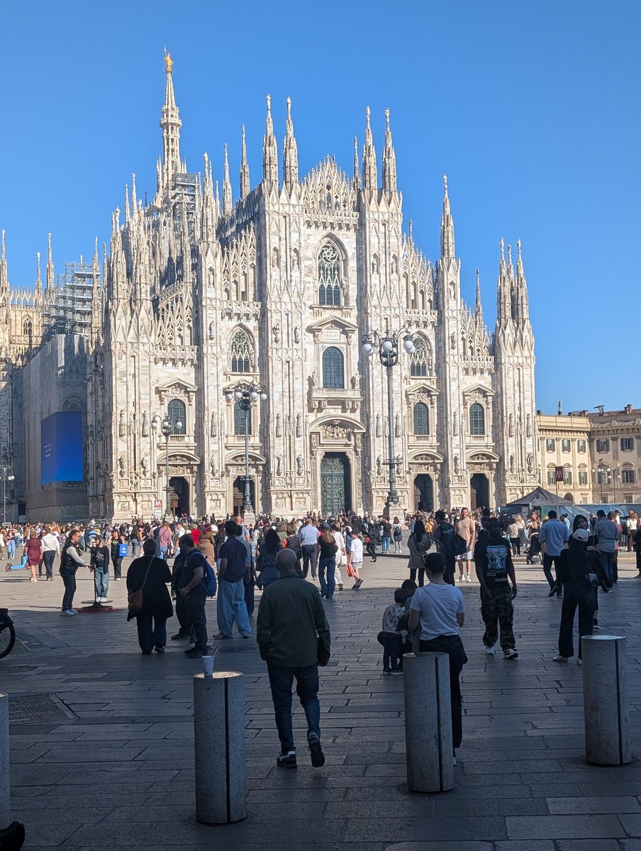 Dirlo d'école en rep parfois rêveur tweet media