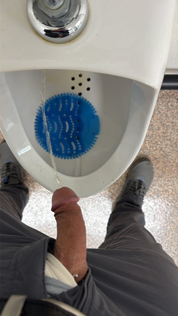Blake25Jake's tweet photo. Workday piss https://t.co/UNm6qtNdks
