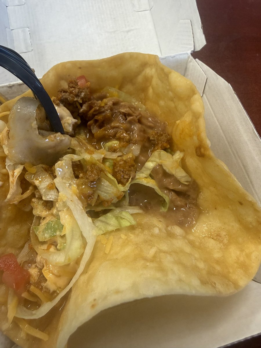 08lhubbard's tweet photo. @tacobell so much for ordering this with no beans 😞🤢 https://t.co/0Xq0DrYxp2