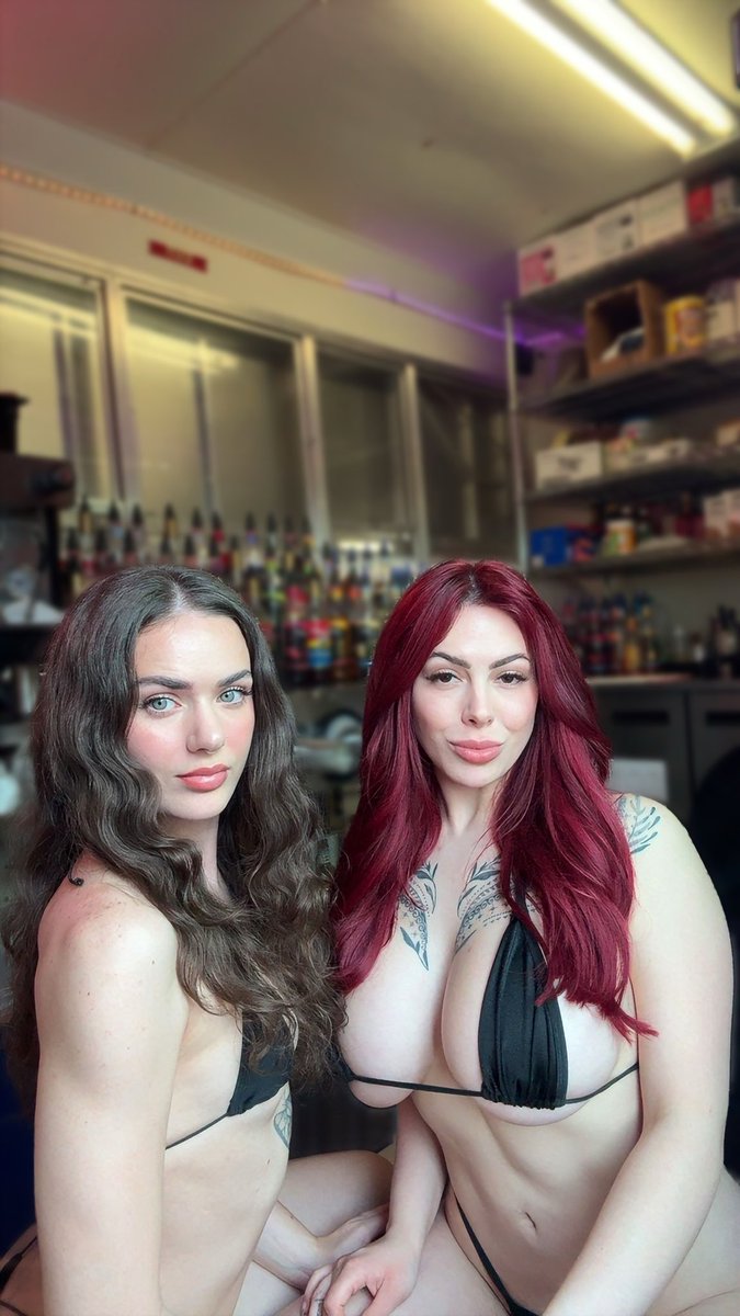 lilsugalatte's tweet photo. Double trouble with this baddie @baristalunaa  today in Beaverton, till 12pm https://t.co/O8mC4IpzUb