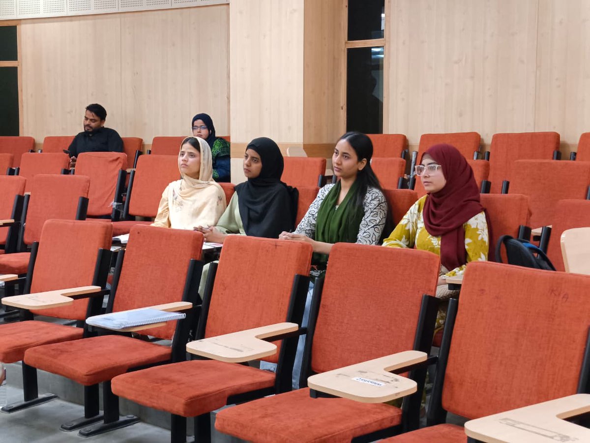 pahujalaw's tweet image. ⚖️📚 Class in Action!
Judiciary/APO batch is LIVE at Pahuja Law Academy 
Focused learning, expert guidance &amp;amp; real results 
📞 9821593226
🌐 pahujalawacademy.com
#JudiciaryPrep #LawAspirants #LiveClasses #LawCoaching #FutureJudge #ExamPreparation  #JamiaHamdardUniversity