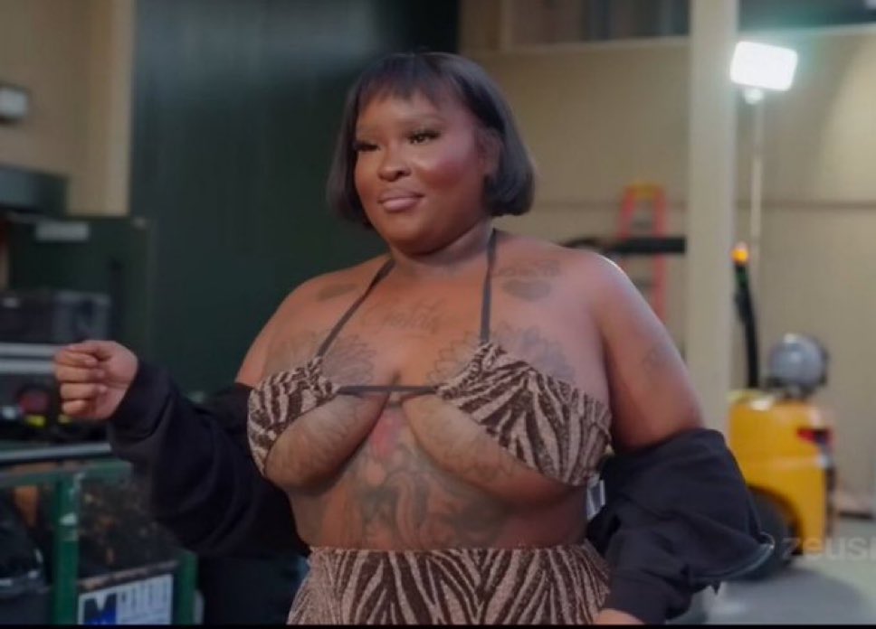 𝖬ᥲᥣᥣᥡ 🎧 tweet media