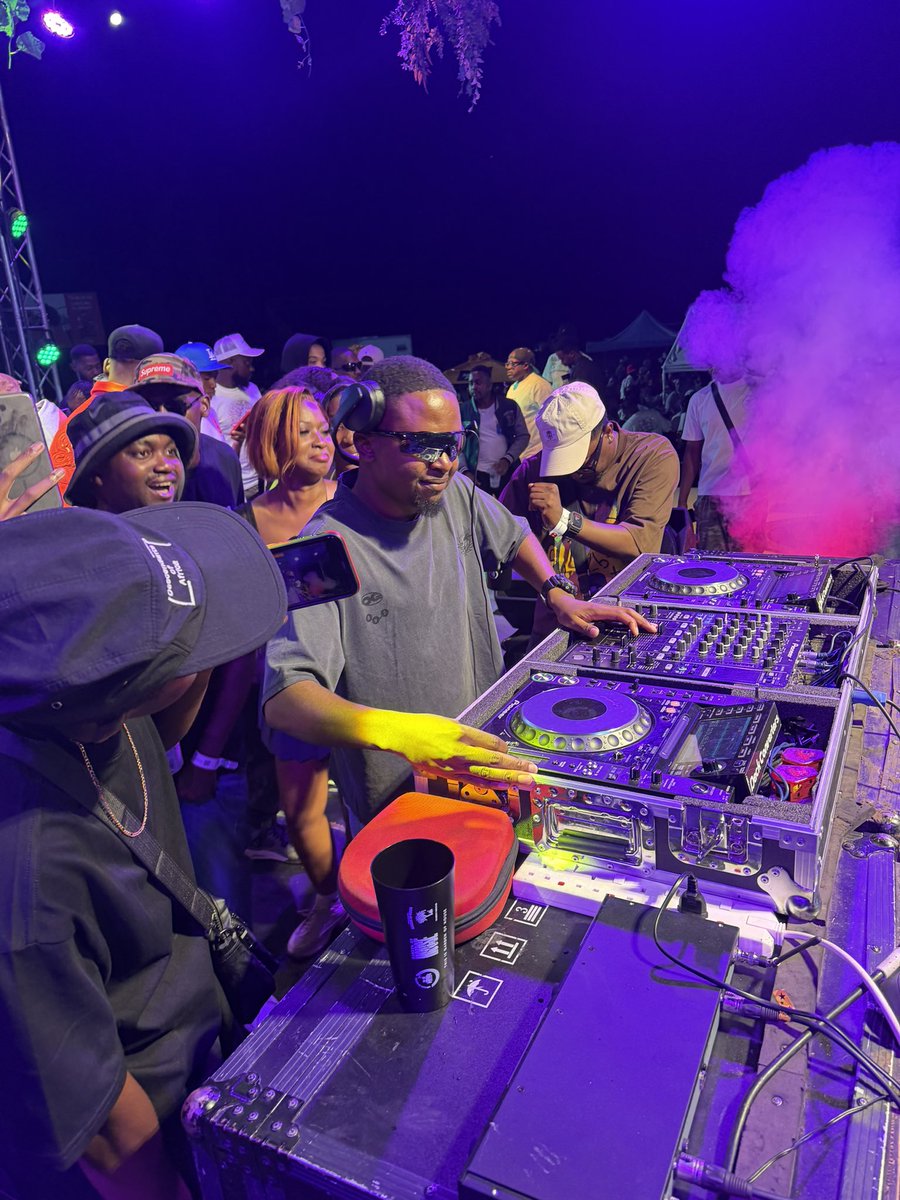 Dj_Ash_t_'s tweet photo. GOOD VIBES ONLY🫶🏾
NGENZELA LINA 🫶🏾 https://t.co/MK8vNynZhj