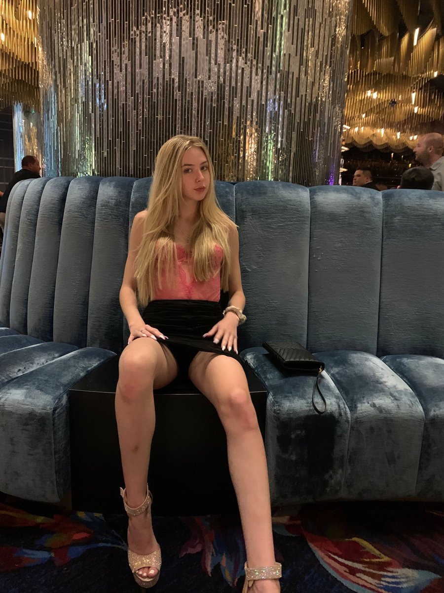xZoeLarson's tweet photo. Who said mondays are boring?? https://t.co/HqEtZHtM1z